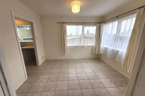 Photo of property in 39 Farquhar Road, Glendene, Auckland, 0602