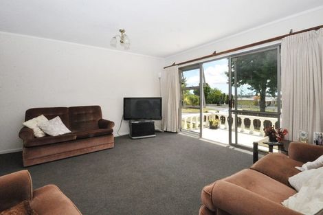 Photo of property in 22 Sunvue Road, Glen Eden, Auckland, 0602