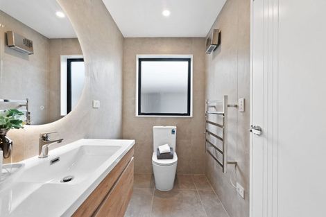 Photo of property in 4 Auden Close, Somerville, Auckland, 2014