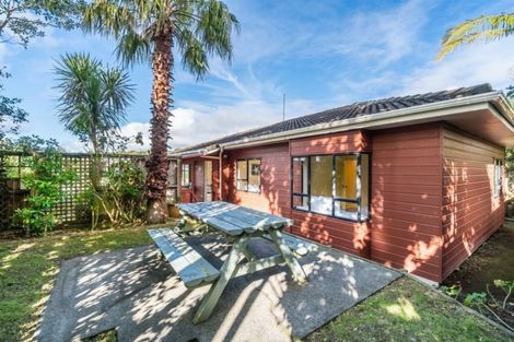 Photo of property in 2/41 Greenvalley Rise, Glenfield, Auckland, 0629