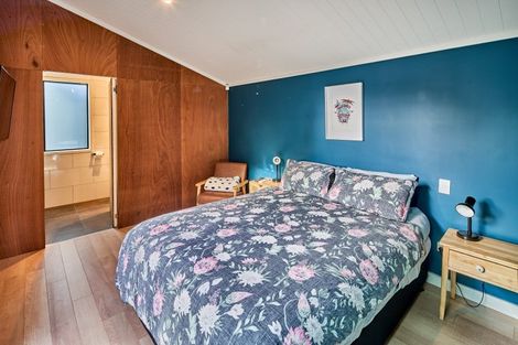 Photo of property in 15 Rua Street, Lyall Bay, Wellington, 6022