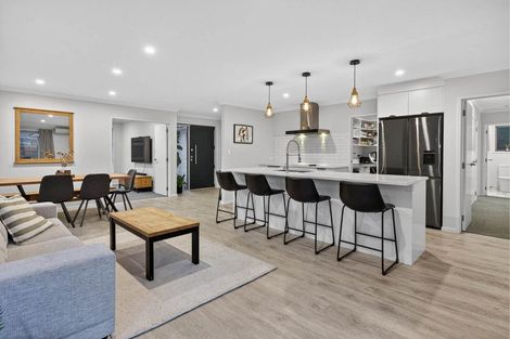 Photo of property in 33 Te Kio Crescent, Papamoa Beach, Papamoa, 3118