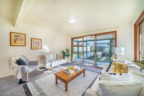 Photo of property in 2/2 Parera Grove, Heretaunga, Upper Hutt, 5018