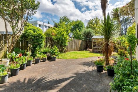 Photo of property in 9/24 Eastglen Road, Glen Eden, Auckland, 0602