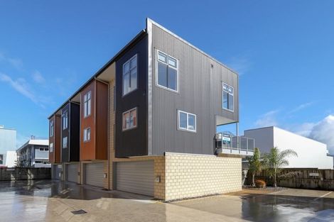 Photo of property in 2/9 Vialou Street, Hamilton Central, Hamilton, 3204