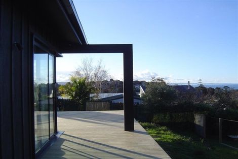 Photo of property in 26 Surf Road, Stanmore Bay, Whangaparaoa, 0932