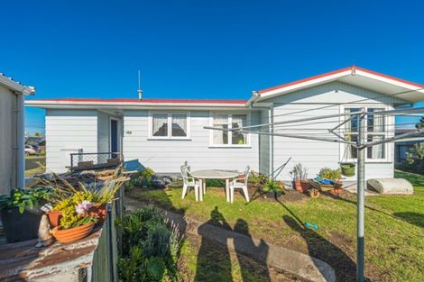 Photo of property in 21 Gibbons Crescent, Castlecliff, Whanganui, 4501