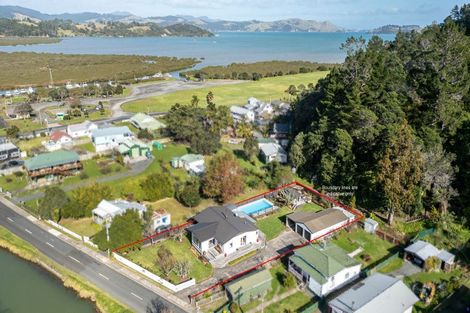 Photo of property in 135 Hauraki Road, Coromandel, 3506