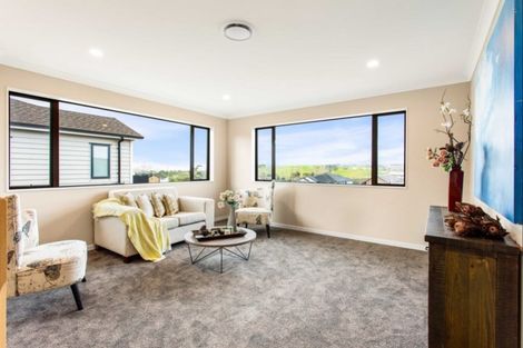 Photo of property in 17 Tawatawa Street, Long Bay, Auckland, 0630