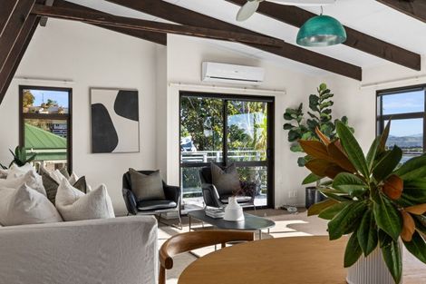 Photo of property in 21 Denholm Road, Hospital Hill, Napier, 4110