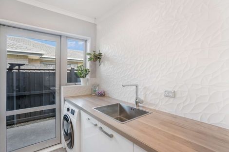 Photo of property in 31a Mataroa Place, Parklands, Christchurch, 8083