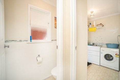 Photo of property in 4 Wikiriwhi Crescent, Awapuni, Palmerston North, 4412