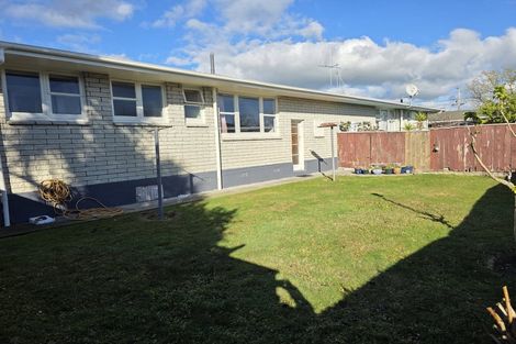 Photo of property in 52 Karaka Crescent, Levin, 5510