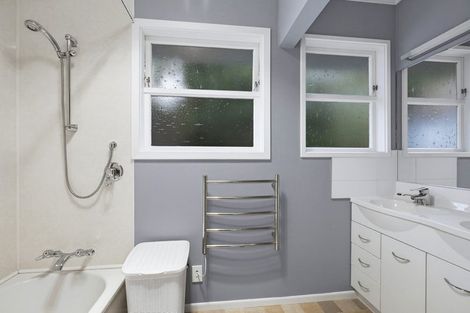 Photo of property in 108 Oriel Avenue, Tawa, Wellington, 5028