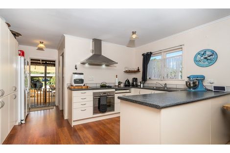 Photo of property in 8 Oraha Road, Huapai, Kumeu, 0810