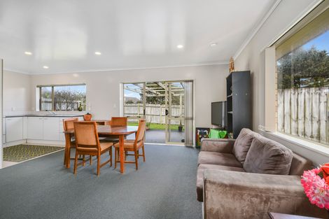 Photo of property in 2/34 Growers Lane, Mangere East, Auckland, 2024