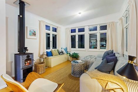 Photo of property in 42 Field Way, Waikanae Beach, Waikanae, 5036