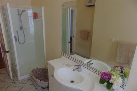 Photo of property in 21 May Avenue, Hospital Hill, Napier, 4110