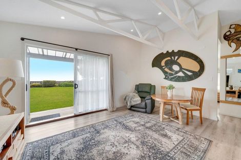 Photo of property in 2 Karaka Road, Kawakawa Bay, Papakura, 2585