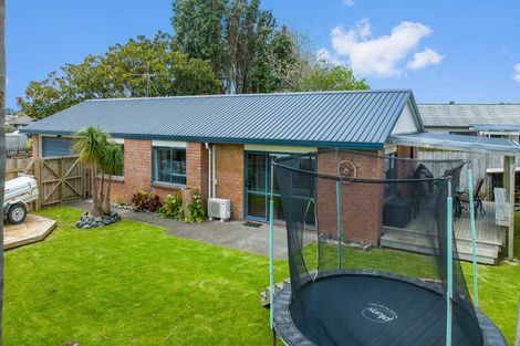 Photo of property in 16 O'sullivan Place, Waiuku, 2123