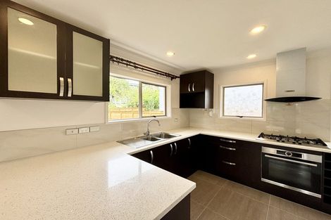 Photo of property in 2/5 Teviot Place, Totara Vale, Auckland, 0629