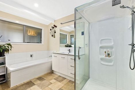 Photo of property in 80 Ravenwood Drive, Forrest Hill, Auckland, 0620