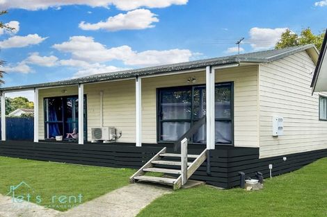 Photo of property in 10 Stoll Place, Clendon Park, Auckland, 2103