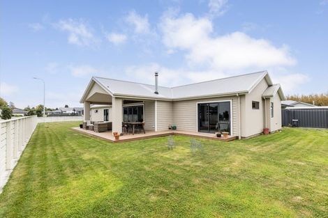 Photo of property in 2 Willowbrook Place, Clive, 4102