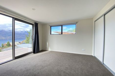 Photo of property in 127 Wynyard Crescent, Fernhill, Queenstown, 9300