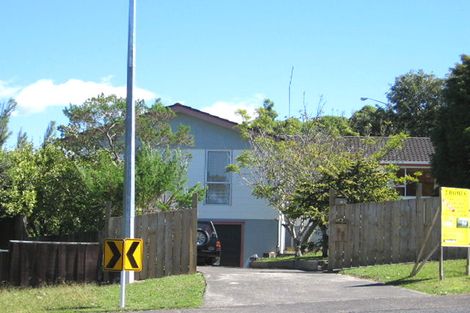 Photo of property in 35 Oreil Avenue, West Harbour, Auckland, 0618