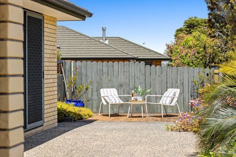 Photo of property in 37 Rivervale Grove, Stanmore Bay, Whangaparaoa, 0932