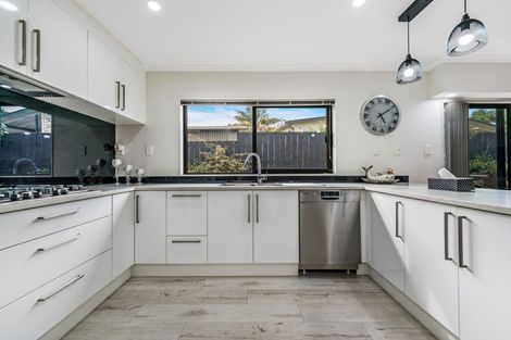 Photo of property in 61a Awaroa Road, Sunnyvale, Auckland, 0612