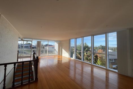 Photo of property in 25 Downsview Road, Pakuranga Heights, Auckland, 2010