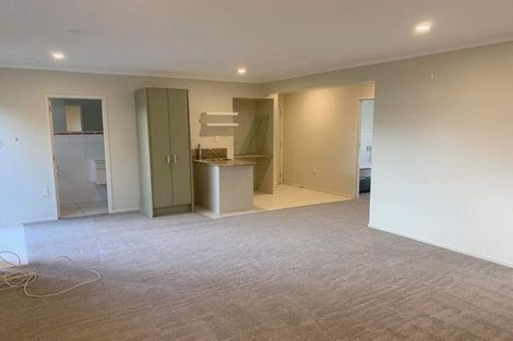 Photo of property in 33 Surf Road, Stanmore Bay, Whangaparaoa, 0932