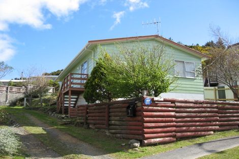 Photo of property in 9 Newburn Grove, Wainuiomata, Lower Hutt, 5014