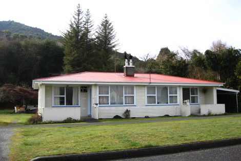 Photo of property in 33-39 Bridge Street, Reefton, 7830