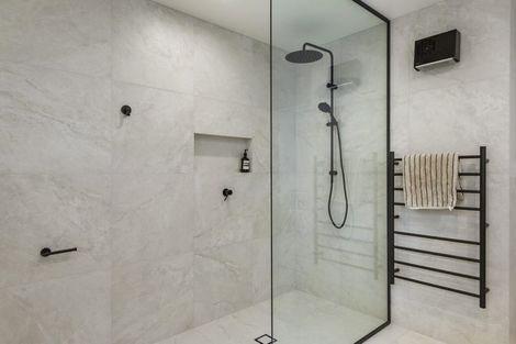 Photo of property in 2/35a Rangatira Road, Beach Haven, Auckland, 0626