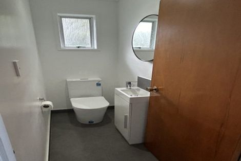 Photo of property in 44 Easton Park Parade, Glenfield, Auckland, 0629