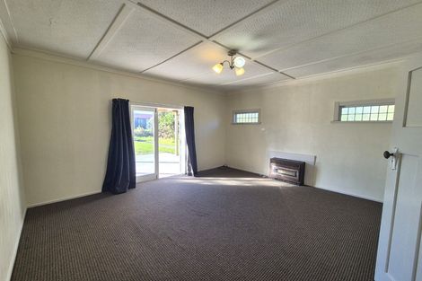 Photo of property in 180 Tasman Street, Opunake, 4616