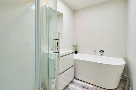 Photo of property in 9 Bushland Grove, Paparangi, Wellington, 6037