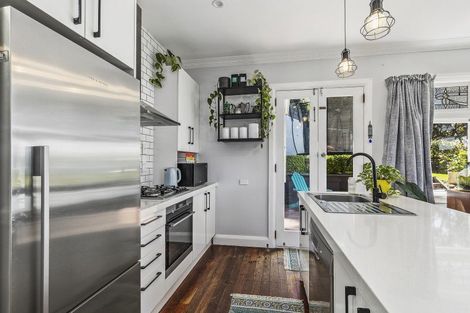 Photo of property in 96 Tio Tio Road, Seatoun, Wellington, 6022