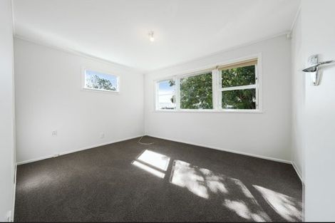 Photo of property in 28 Robert Burke Place, Henderson, Auckland, 0612
