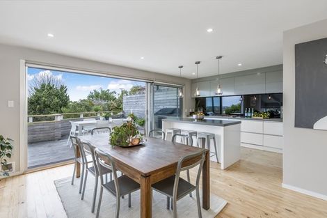 Photo of property in 681 East Coast Road, Browns Bay, Auckland, 0630