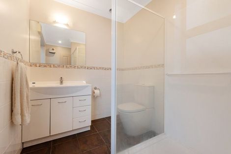 Photo of property in 28 Bennett Grove, Newlands, Wellington, 6037