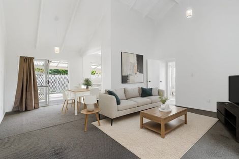 Photo of property in 43 Frobisher Way, Clendon Park, Auckland, 2103