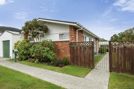 Photo of property in 5 Surrey Street, Tawa, Wellington, 5028