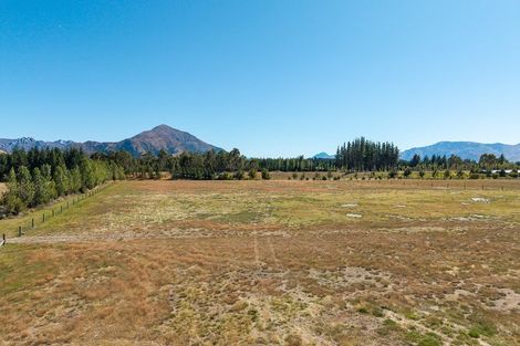 Photo of property in 124 Horseshoe Bend Drive, Albert Town, Wanaka, 9382