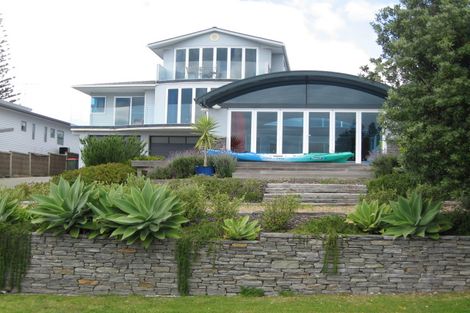 Photo of property in 35 De Luen Avenue, Tindalls Beach, Whangaparaoa, 0930