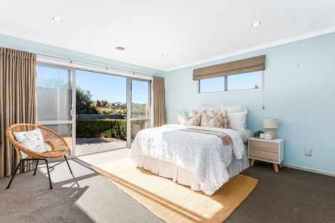 Photo of property in 5 Tongariro Drive, Aotea, Porirua, 5024