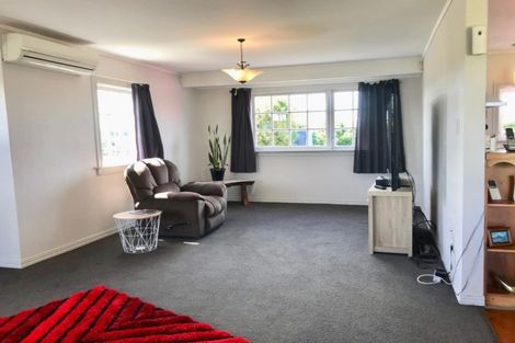 Photo of property in 72 Mountain Road, Sentry Hill, New Plymouth, 4373